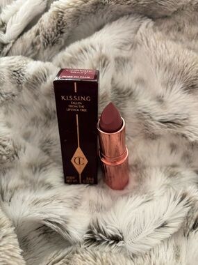 Charlotte Tilbury K.I.S.S.I.N.G Lipstick — Rose to Fame Mauve Pink